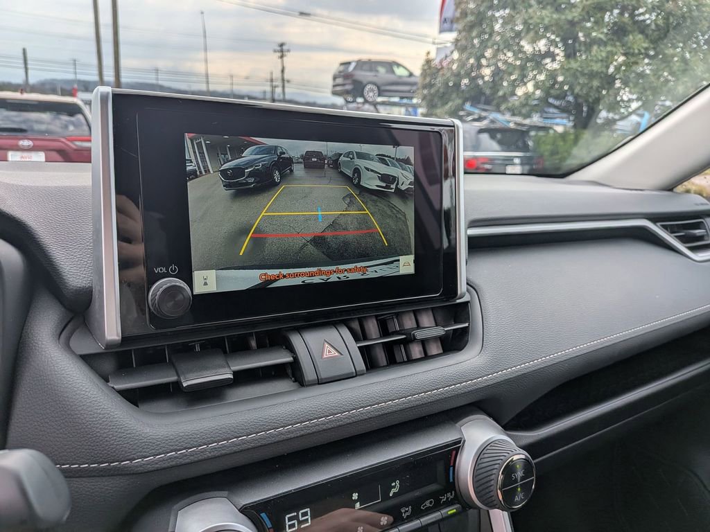Used 2025 Toyota RAV4 XLE image 17