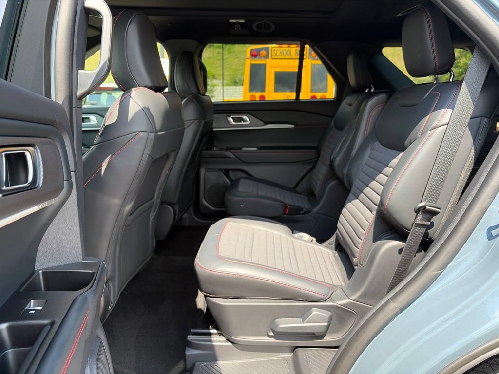Used 2025 Ford Explorer ST-Line w/ Premium Package AWD/4WD image 18