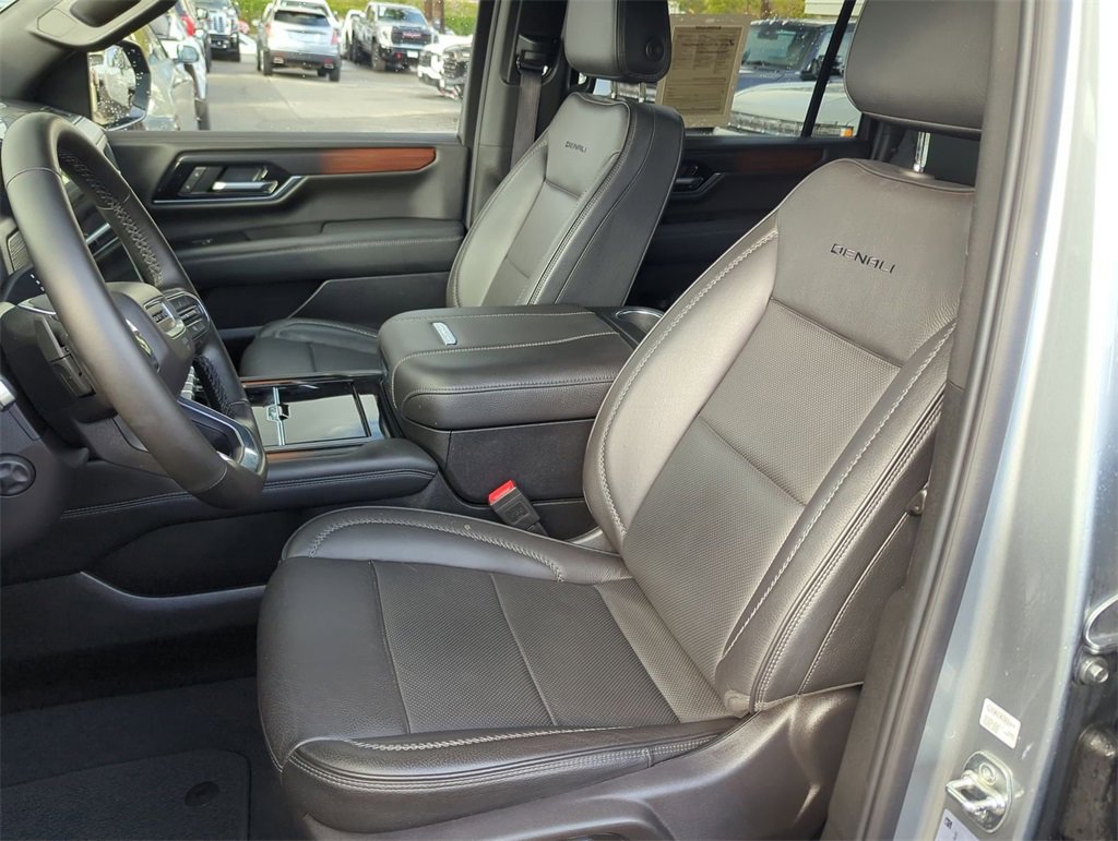 Used 2025 GMC Yukon XL Denali image 20