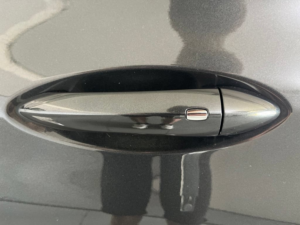 Used 2020 Chevrolet Bolt LT FWD image 40