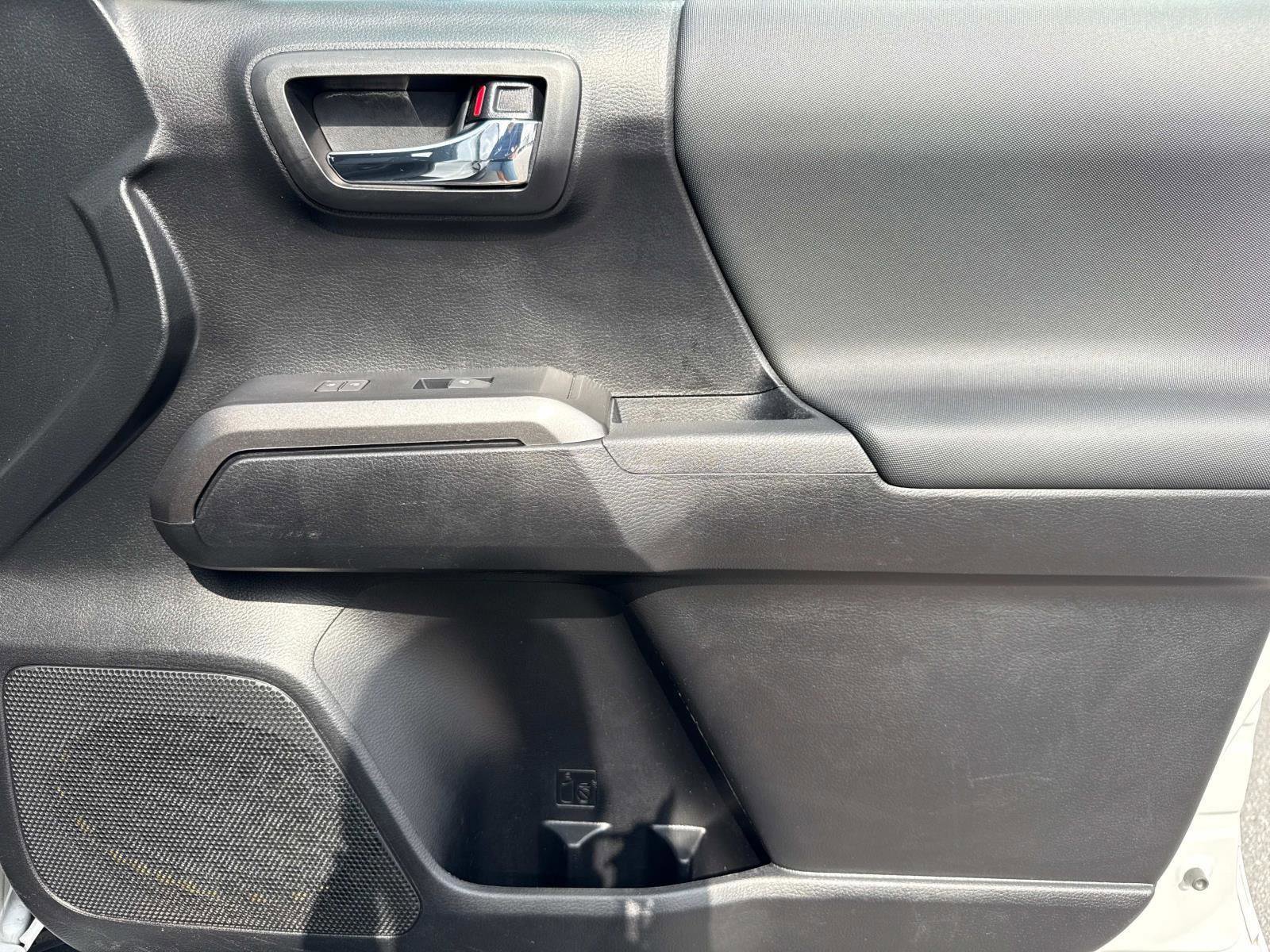 Used 2022 Toyota Tacoma TRD Off-Road image 17