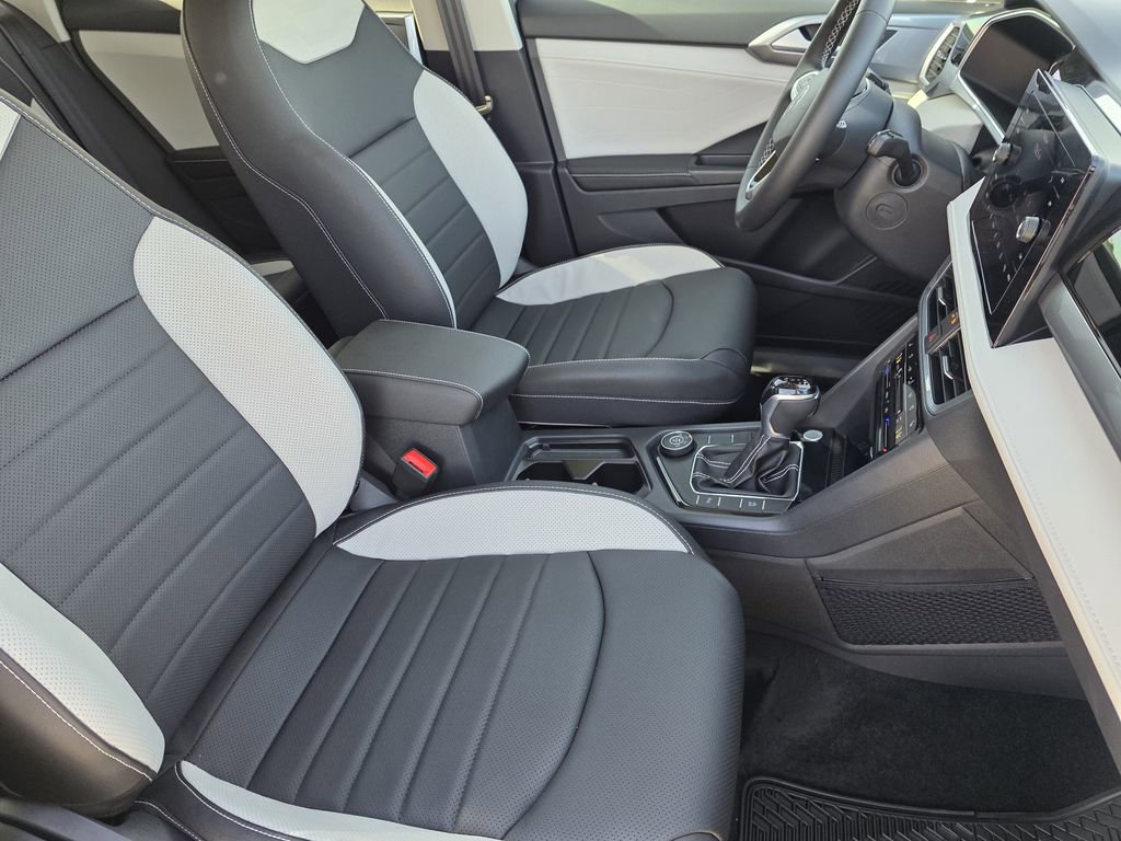 New 2026 Volkswagen Taos SEL image 10