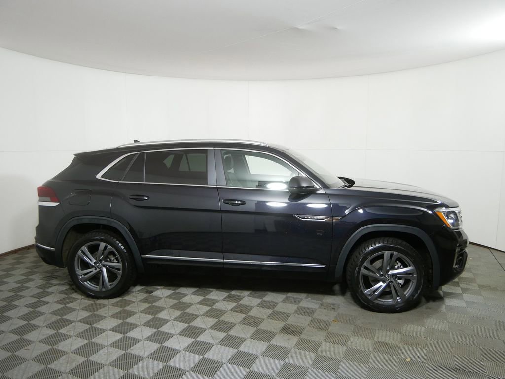 Used 2024 Volkswagen Atlas Cross Sport SEL R-Line image 2