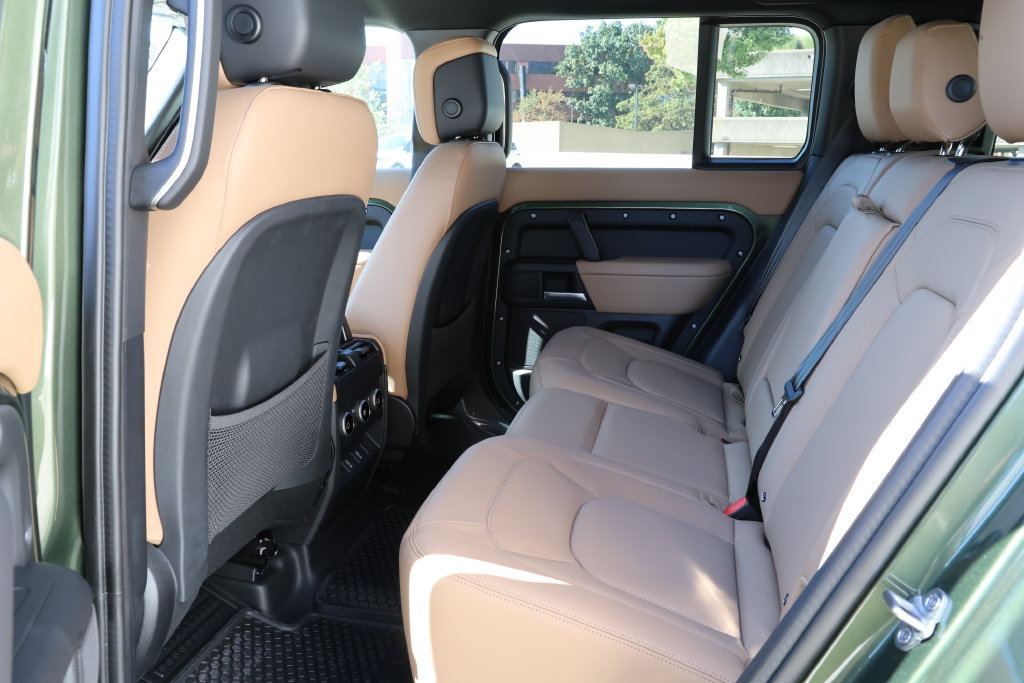 New 2026 Land Rover Defender 110 X-Dynamic SE AWD/4WD image 33