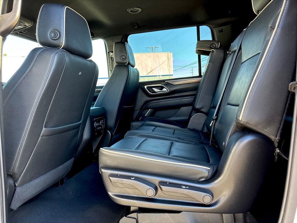 Used 2024 Chevrolet Suburban Premier image 22
