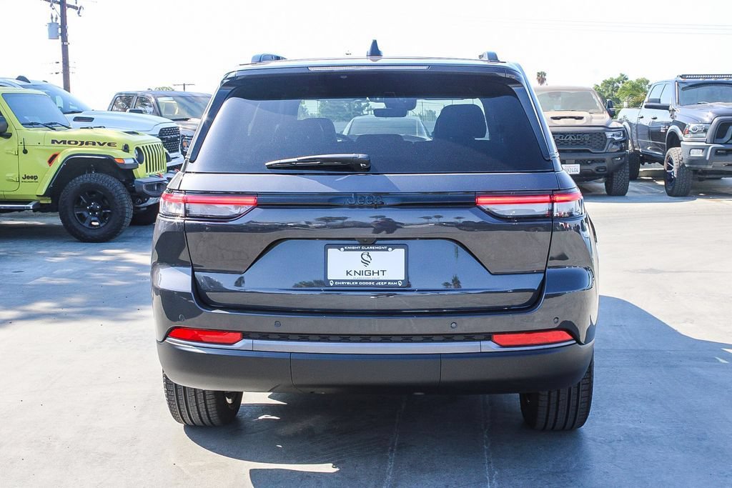 New 2026 Jeep Grand Cherokee Limited w/ Limited Altitude Package RWD image 8