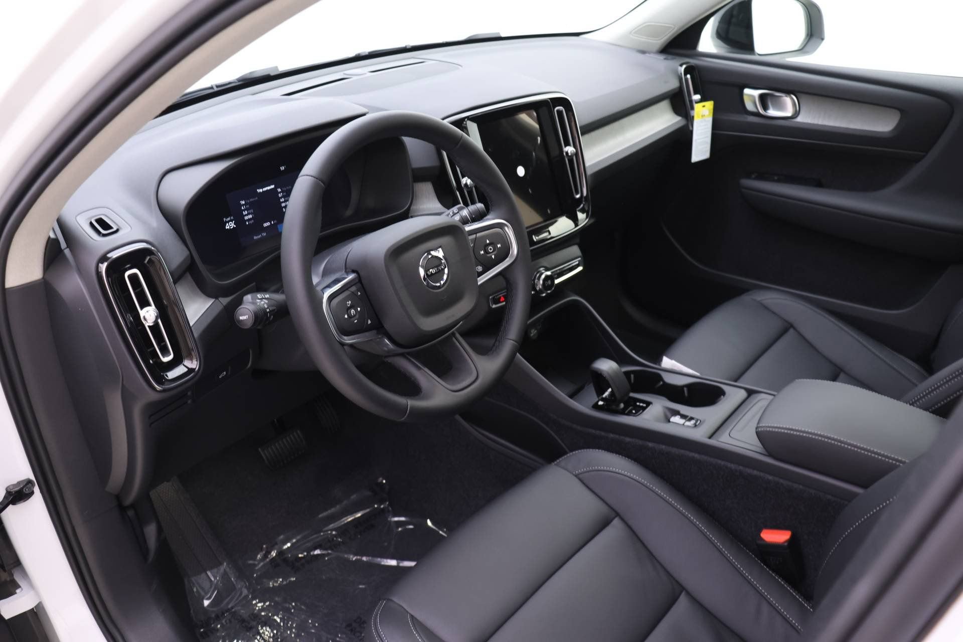 New 2026 Volvo XC40 B5 Core w/ Protection Package Premier AWD/4WD image 6