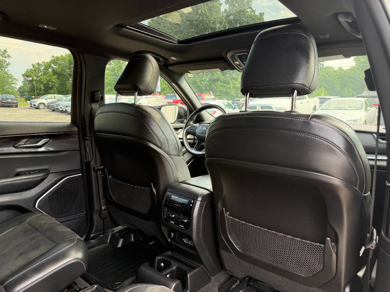 Used 2022 Jeep Grand Cherokee L Laredo AWD/4WD image 18