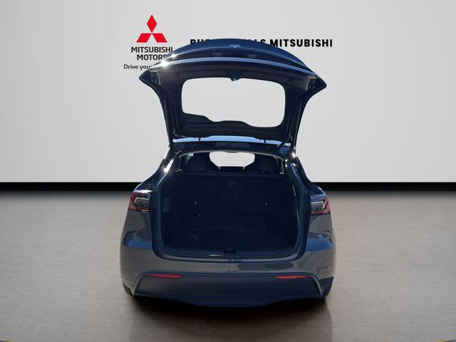 Used 2022 Tesla Model Y Long Range image 9