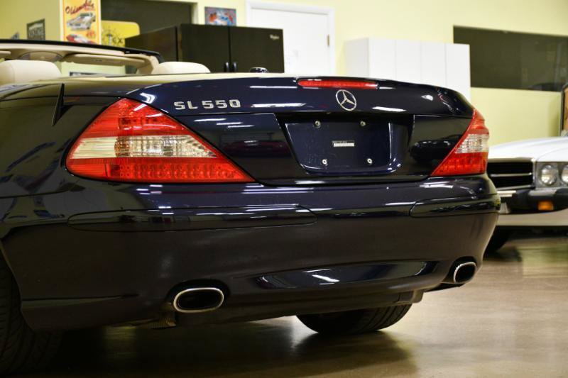 Used 2008 Mercedes-Benz SL 550 w/ P1 Pkg image 16