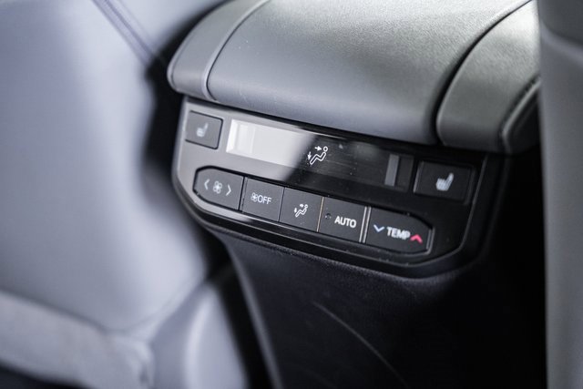 Used 2024 Toyota Highlander Platinum image 36