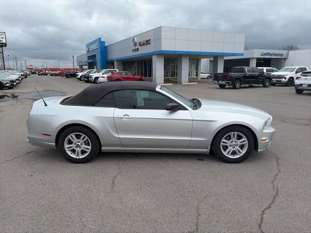 Used 2013 Ford Mustang Convertible image 7
