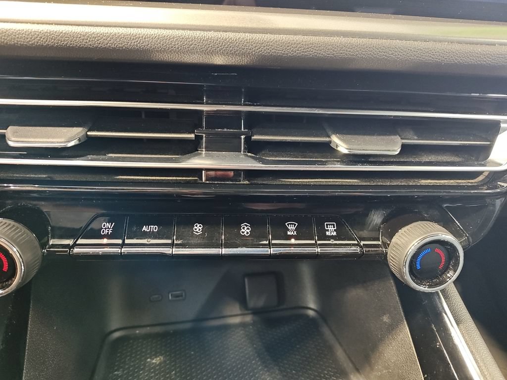 Used 2024 Chevrolet Traverse LS FWD image 25