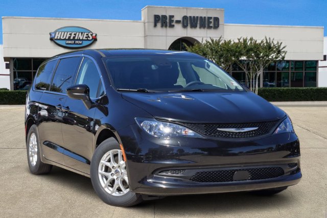Certified 2023 Chrysler Voyager LX FWD image 1