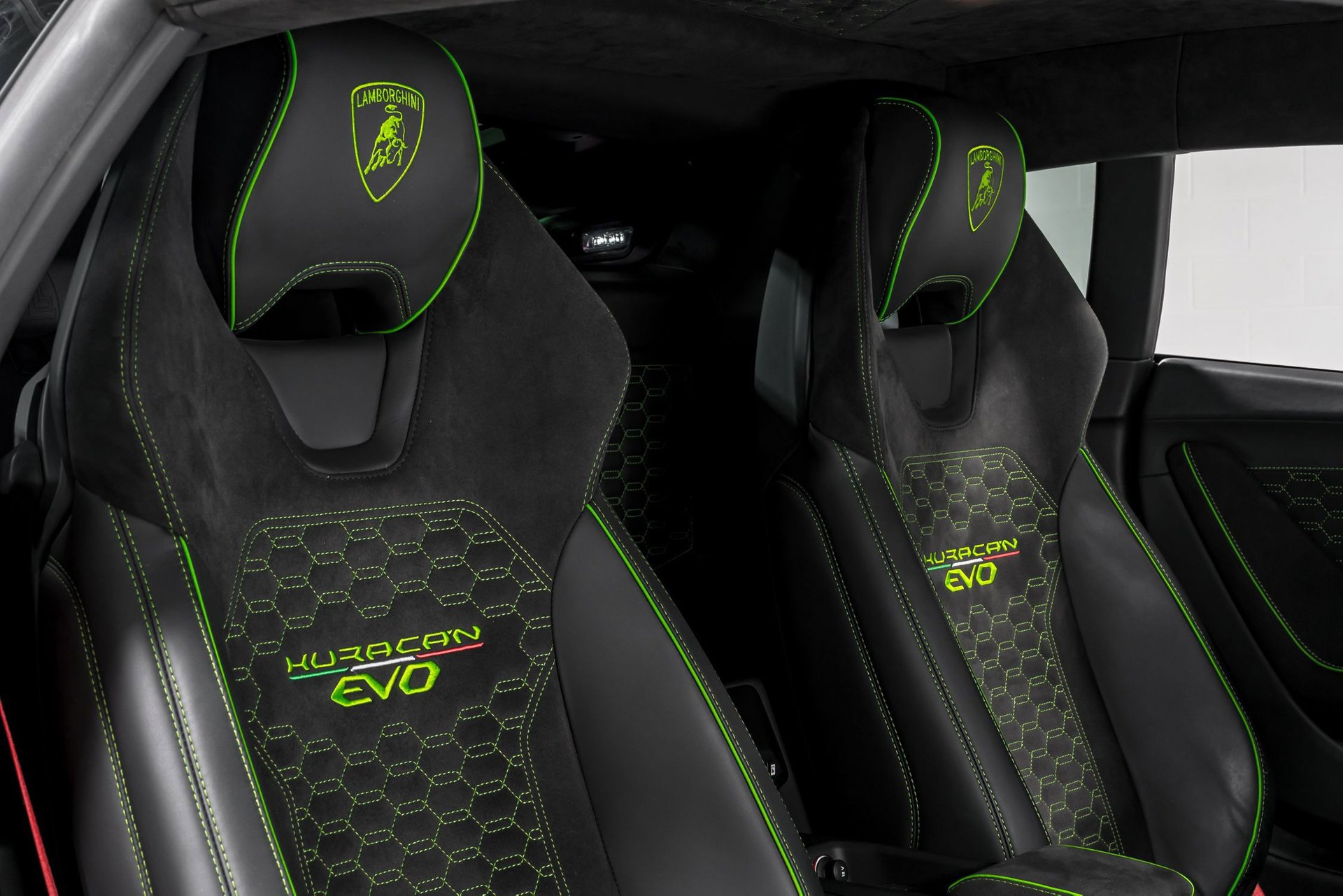 Used 2023 Lamborghini Huracan EVO image 35