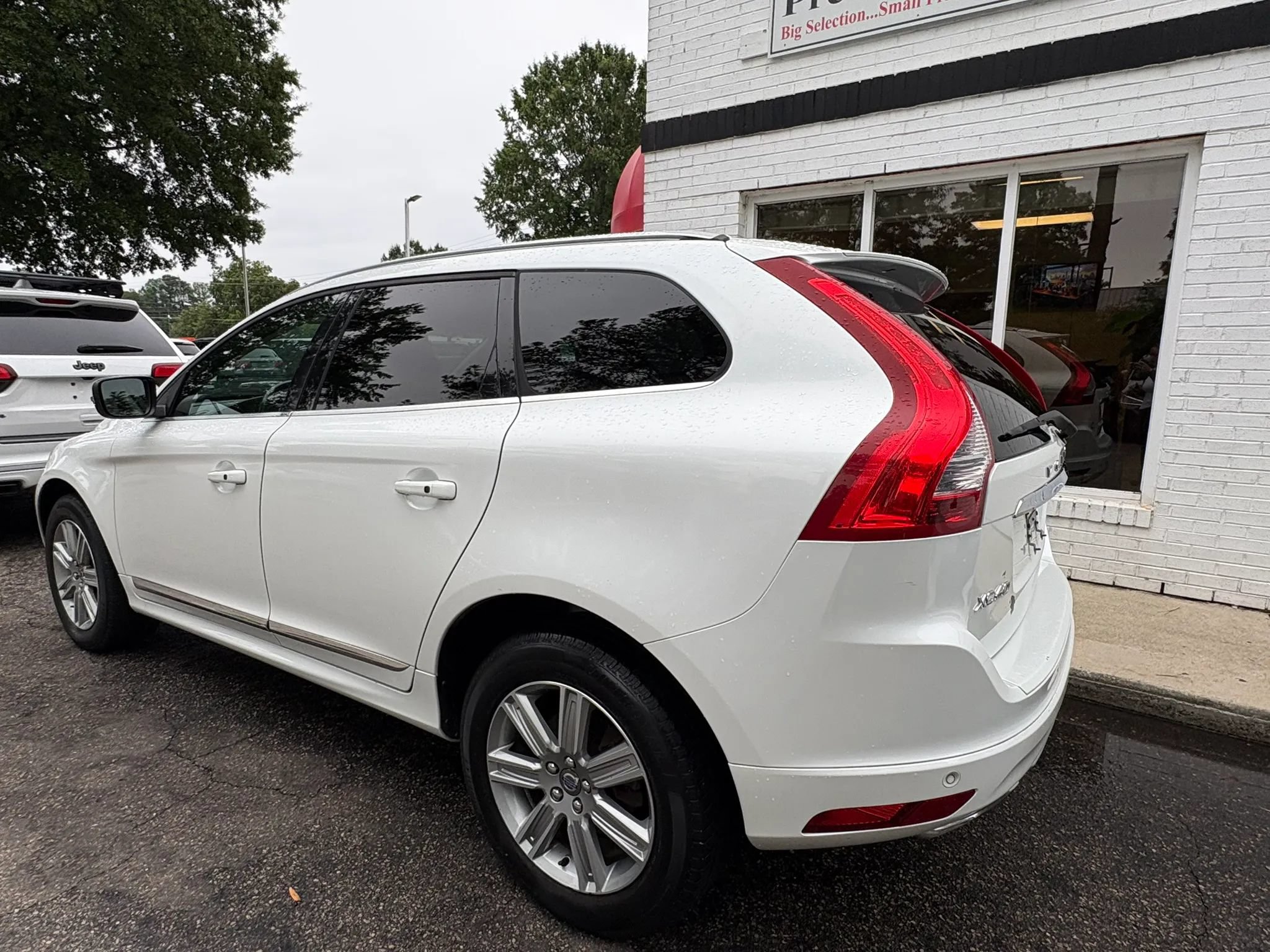 Used 2016 Volvo XC60 T6 w/ Proximity Package AWD/4WD image 8