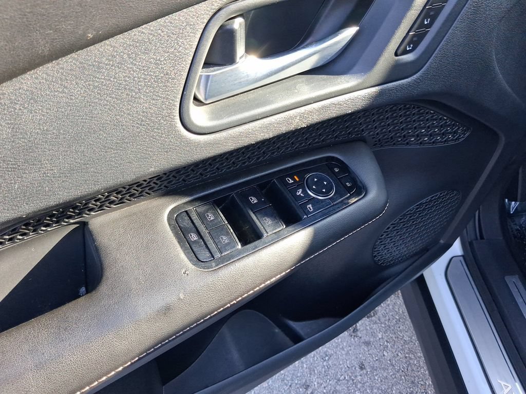 Used 2024 Nissan Ariya AWD image 20
