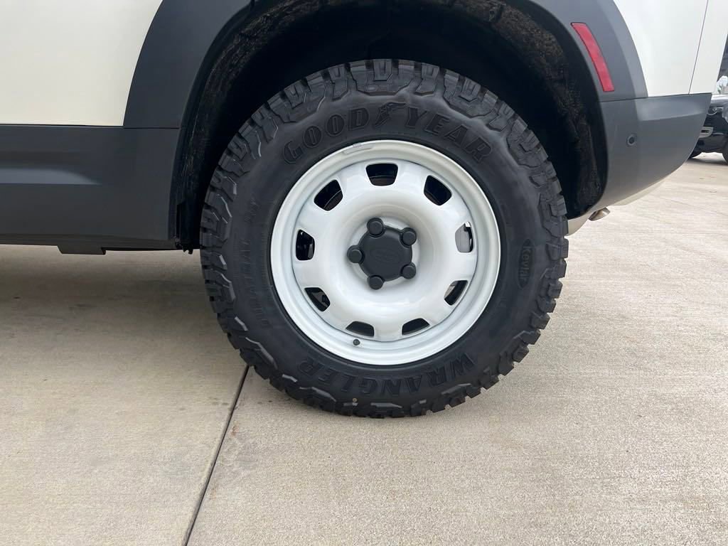 New 2024 Land Rover Defender 110 S image 20