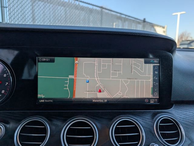 Used 2019 Mercedes-Benz E 300 4MATIC image 4