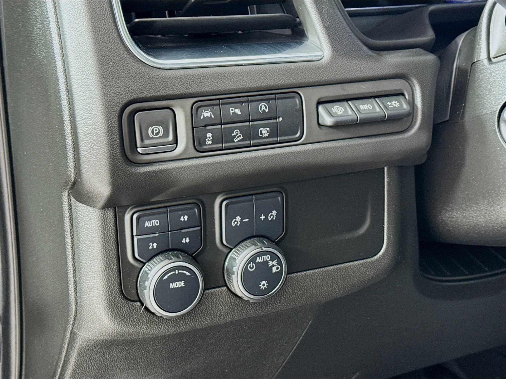Used 2023 Chevrolet Tahoe High Country AWD/4WD image 11
