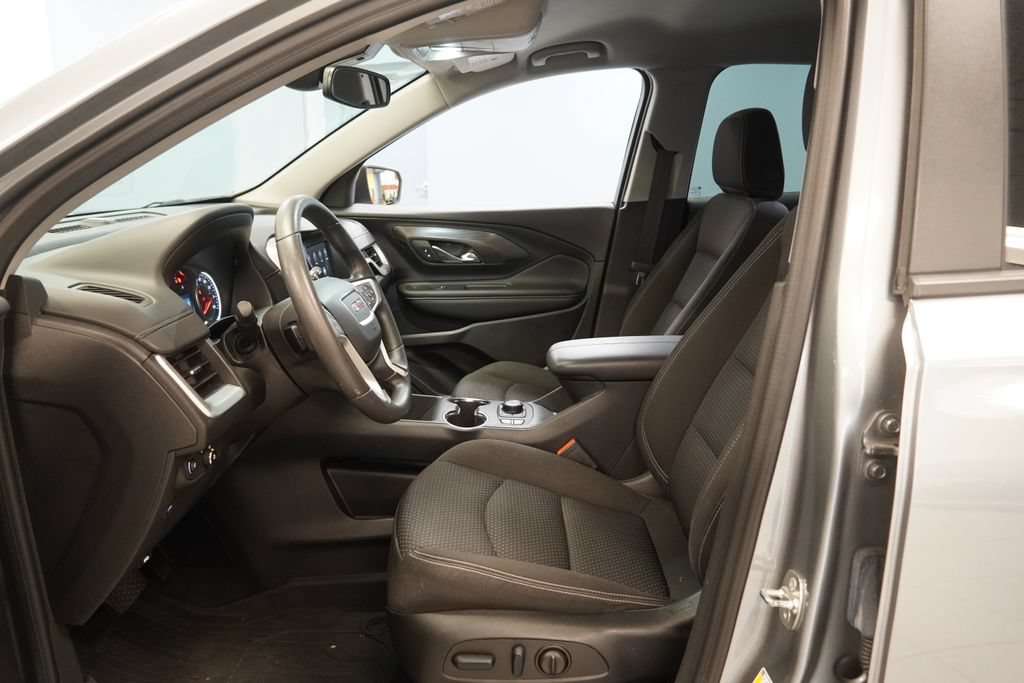 Used 2024 GMC Terrain SLE w/ Driver Convenience Package FWD image 5