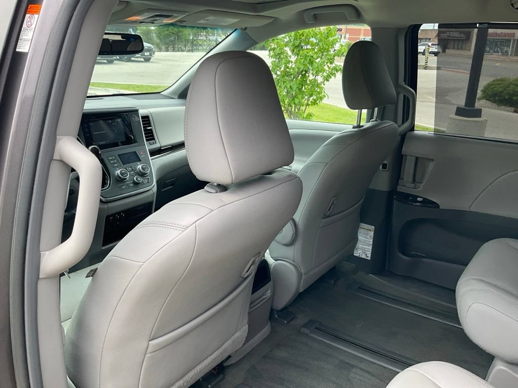 Used 2015 Toyota Sienna XLE AWD/4WD image 12