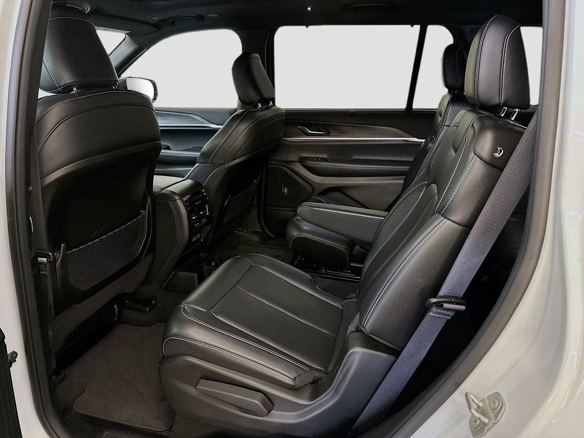 Used 2024 Jeep Grand Cherokee L Limited w/ Luxury Tech Group II image 30