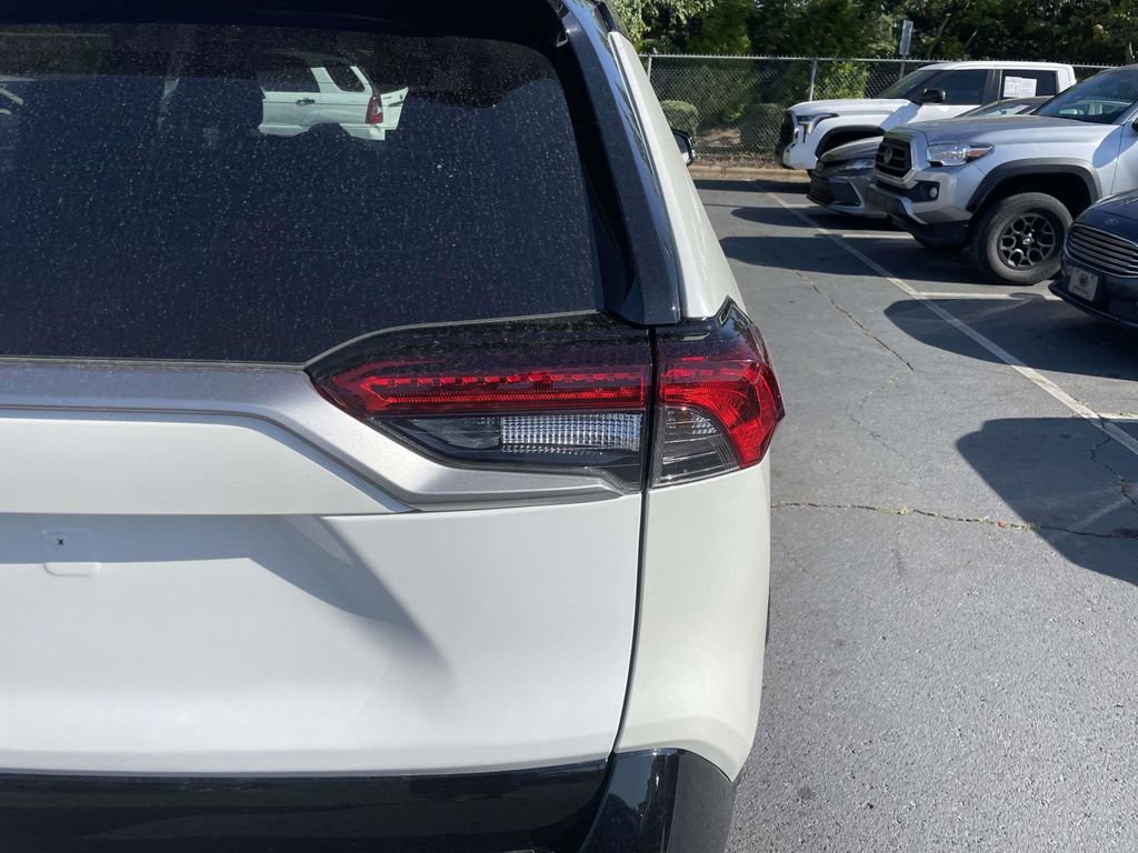 Used 2022 Toyota RAV4 XSE w/ XSE Grade Weather Package AWD/4WD image 18
