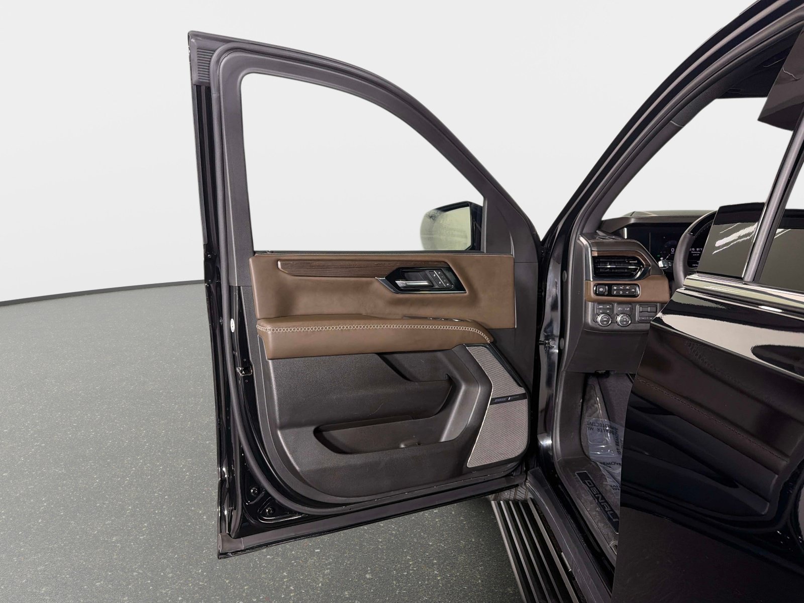 Used 2026 GMC Yukon Denali Ultimate AWD/4WD image 38