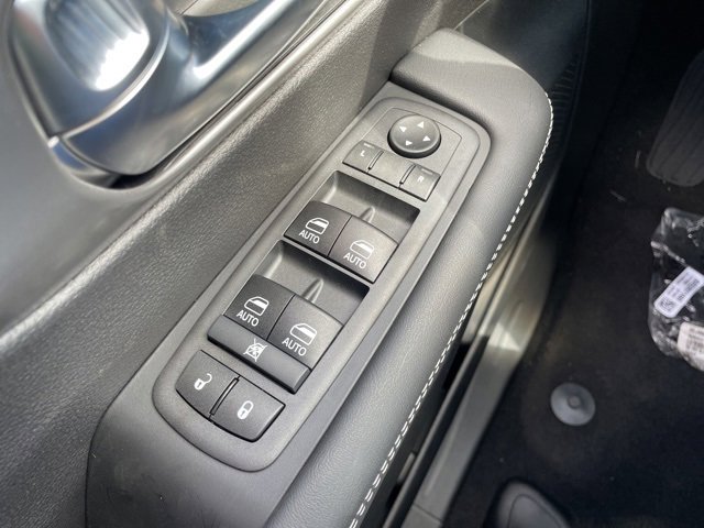 New 2026 Chrysler Pacifica Select image 24