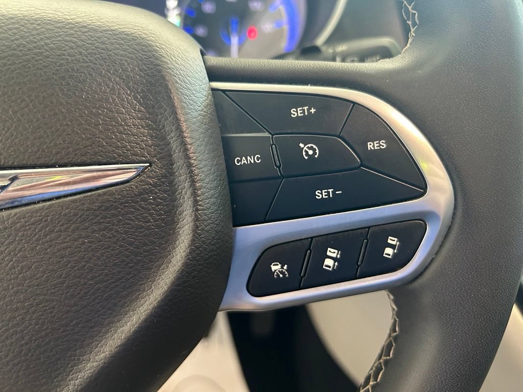 Used 2024 Chrysler Pacifica Touring-L FWD image 42