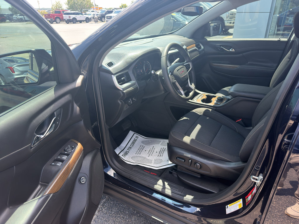 Used 2021 GMC Acadia SLE w/ Driver Convenience Package FWD image 10