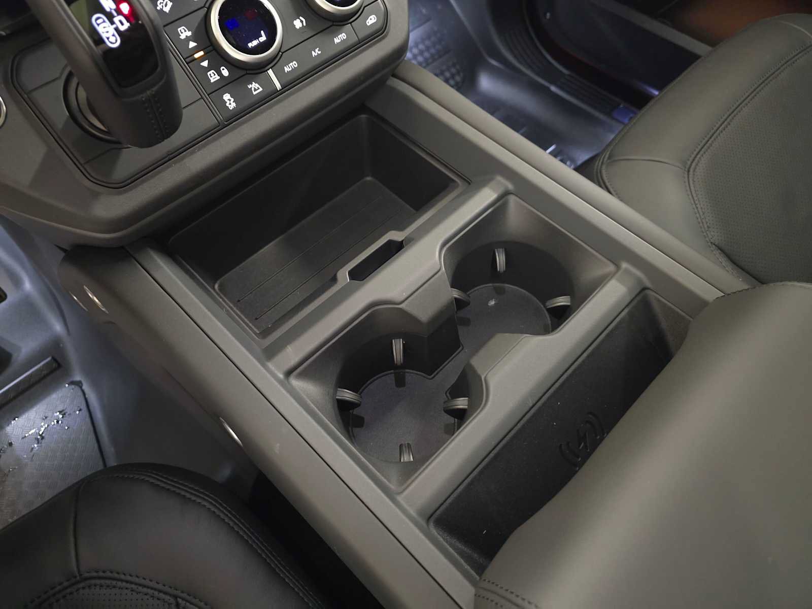 New 2026 Land Rover Defender 90 X-Dynamic SE AWD/4WD image 27