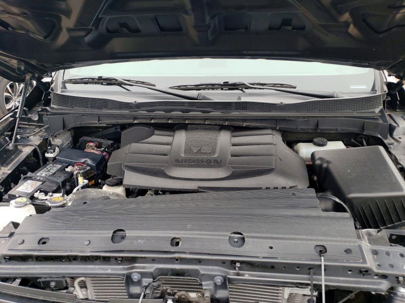 Used 2024 Nissan Titan PRO-4X w/ Pro-4x Convenience Package image 9