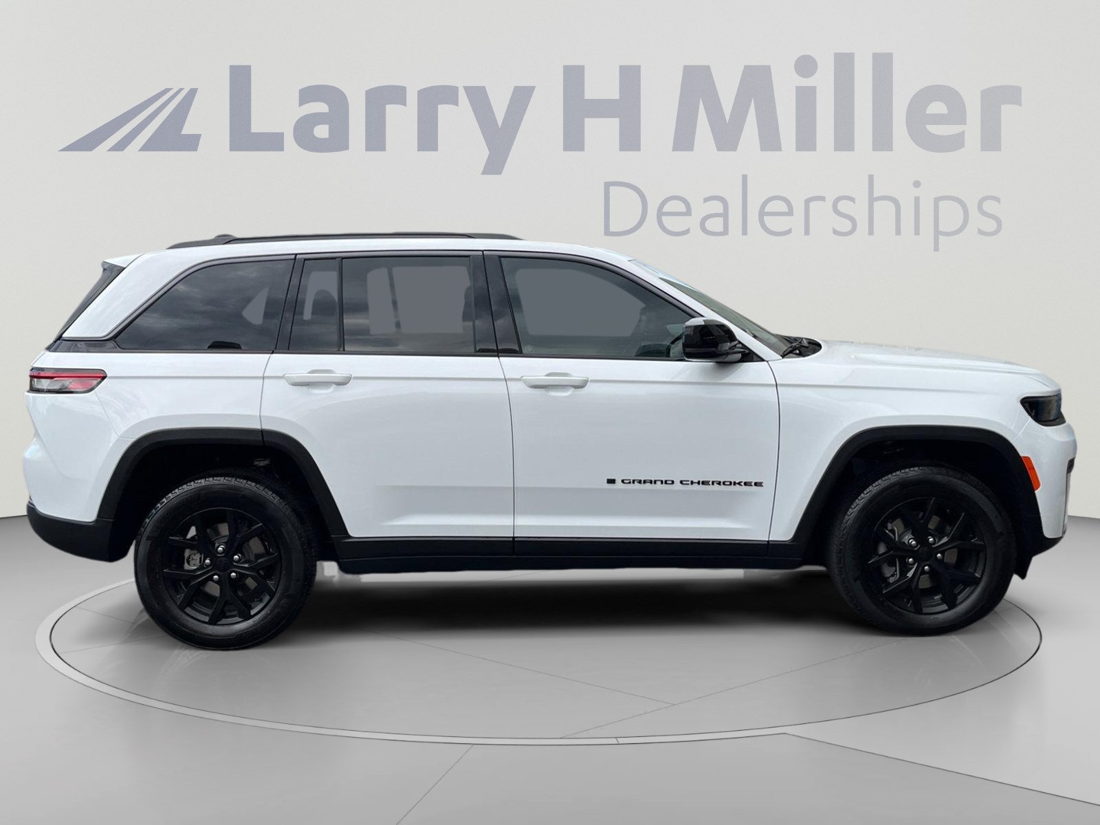 Used 2026 Jeep Grand Cherokee Altitude AWD/4WD image 6