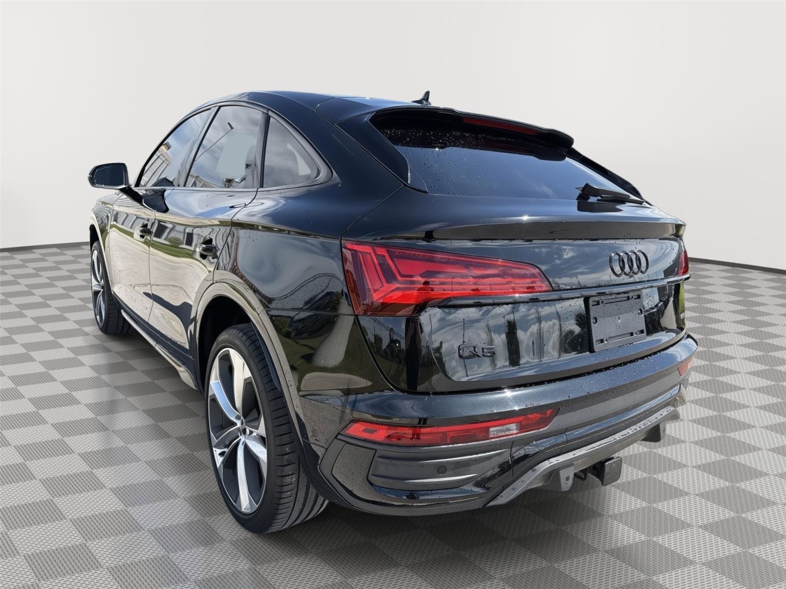 Used 2023 Audi Q5 2.0T Premium Plus w/ Premium Plus Package image 3