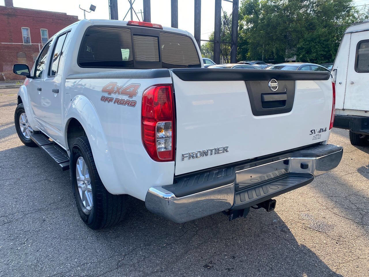 Used 2016 Nissan Frontier SV image 12