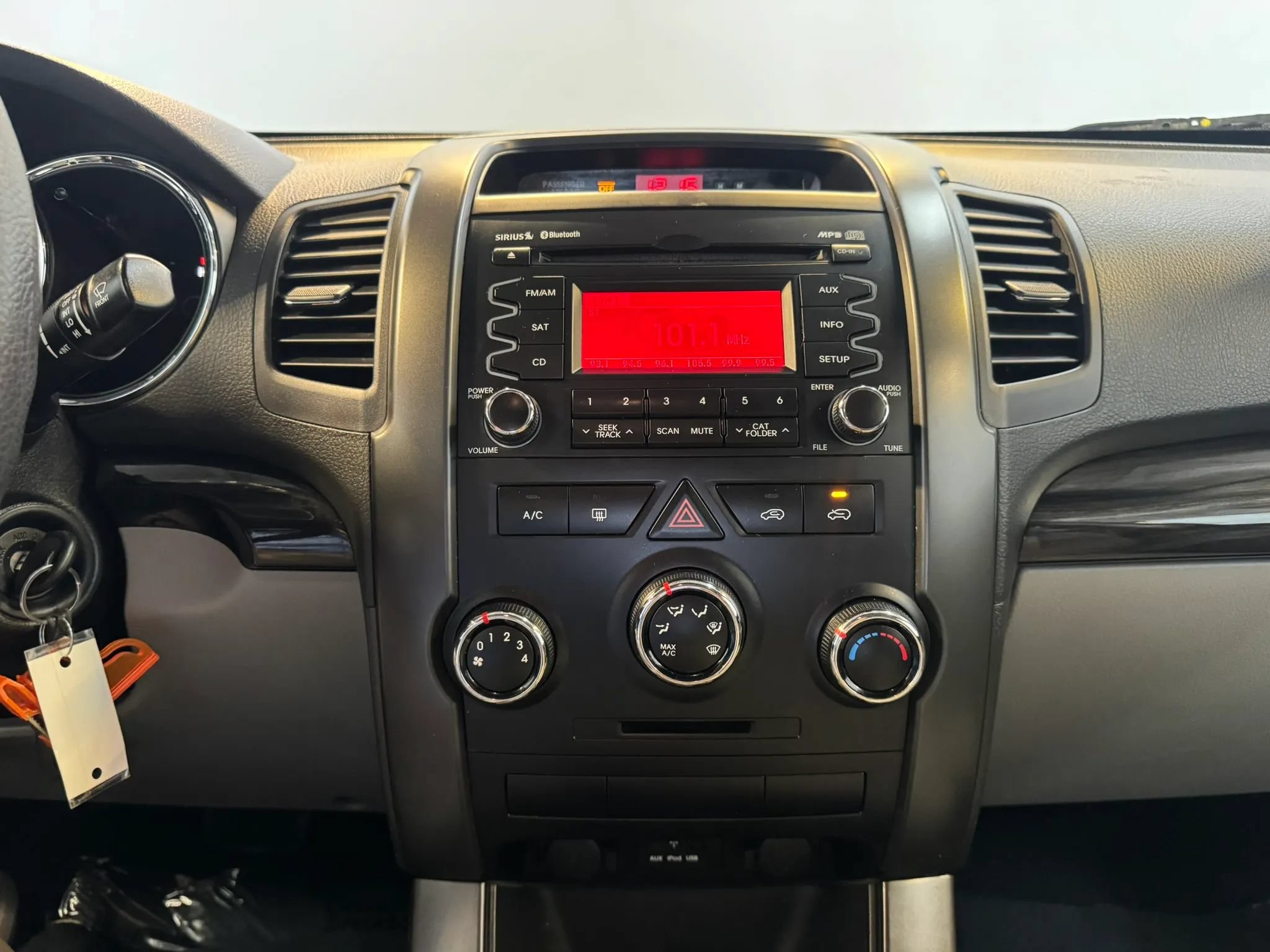 Used 2011 Kia Sorento 2WD image 14