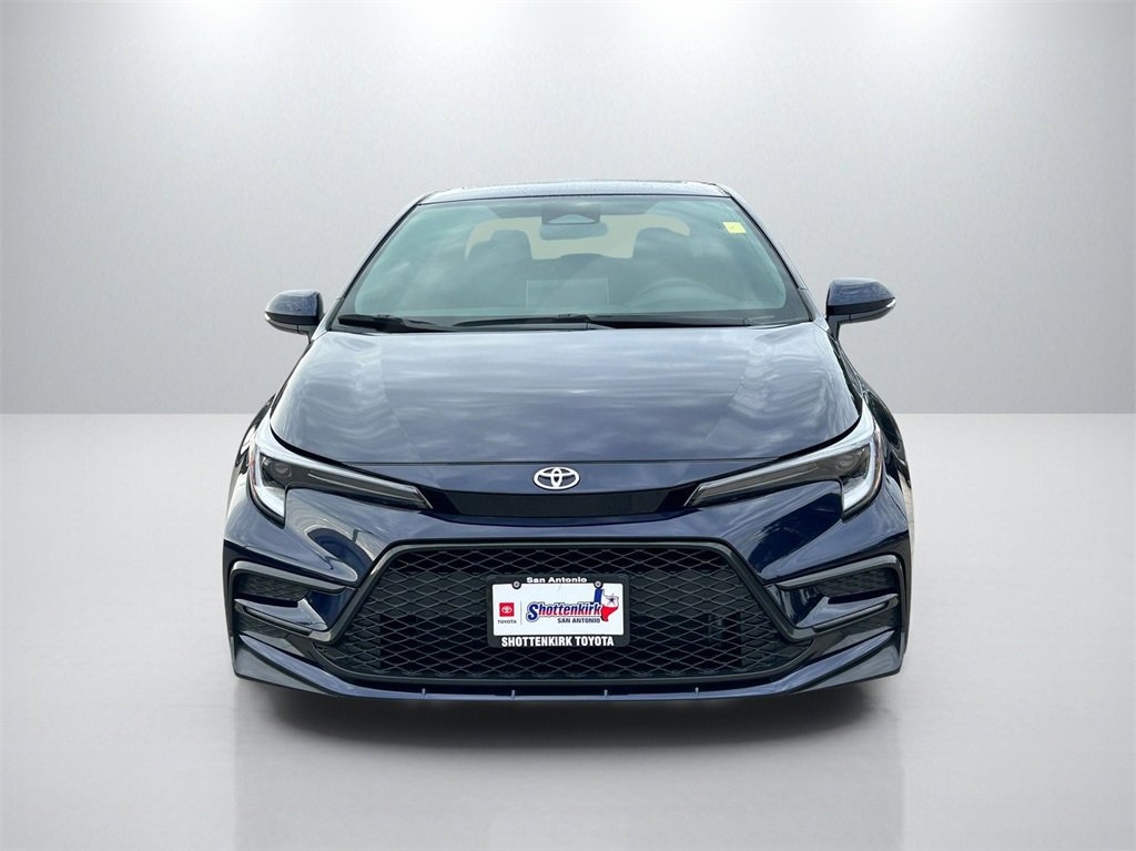 Used 2025 Toyota Corolla SE image 2