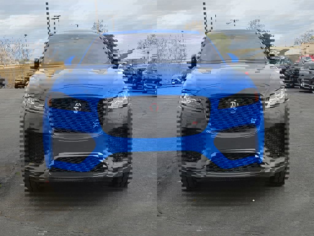Used 2020 Jaguar F-PACE SVR image 2
