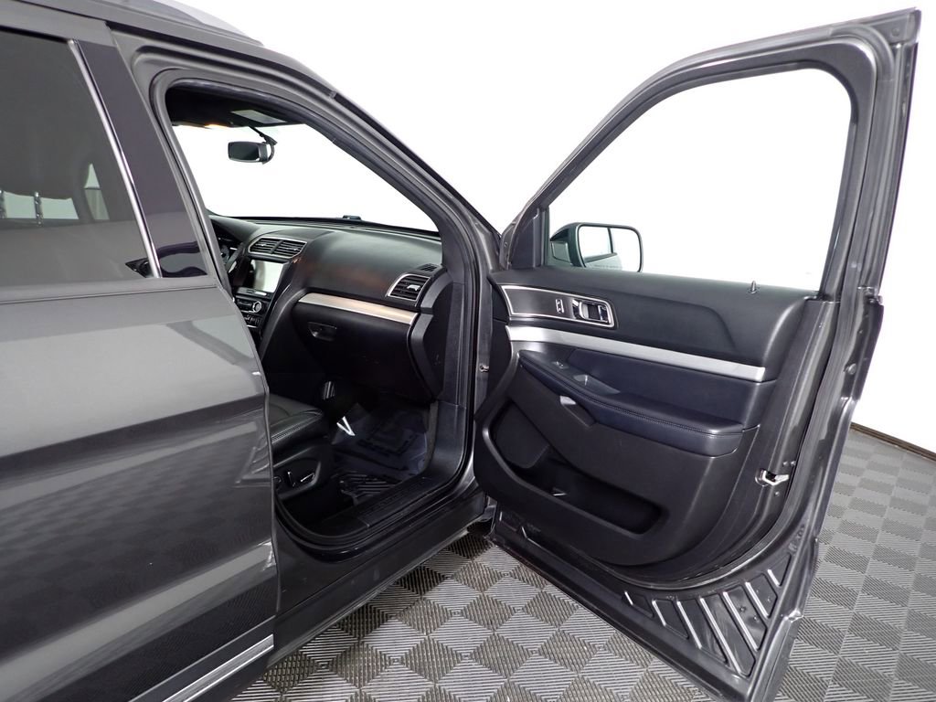 Used 2017 Ford Explorer XLT w/ Equipment Group 202A image 45