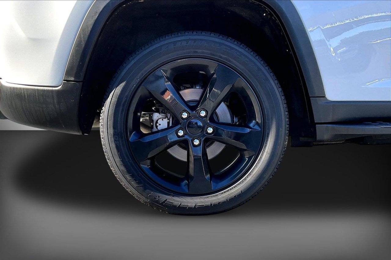 Certified 2023 Jeep Grand Cherokee Altitude AWD/4WD image 32