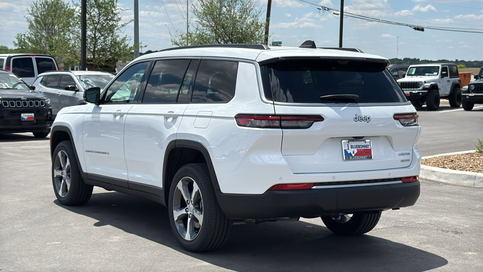 New 2026 Jeep Grand Cherokee L Limited w/ Luxury Tech Group II RWD image 7