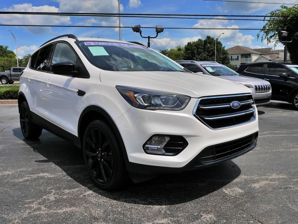 Used 2018 Ford Escape SE w/ SE Sport Appearance Package AWD/4WD image 3