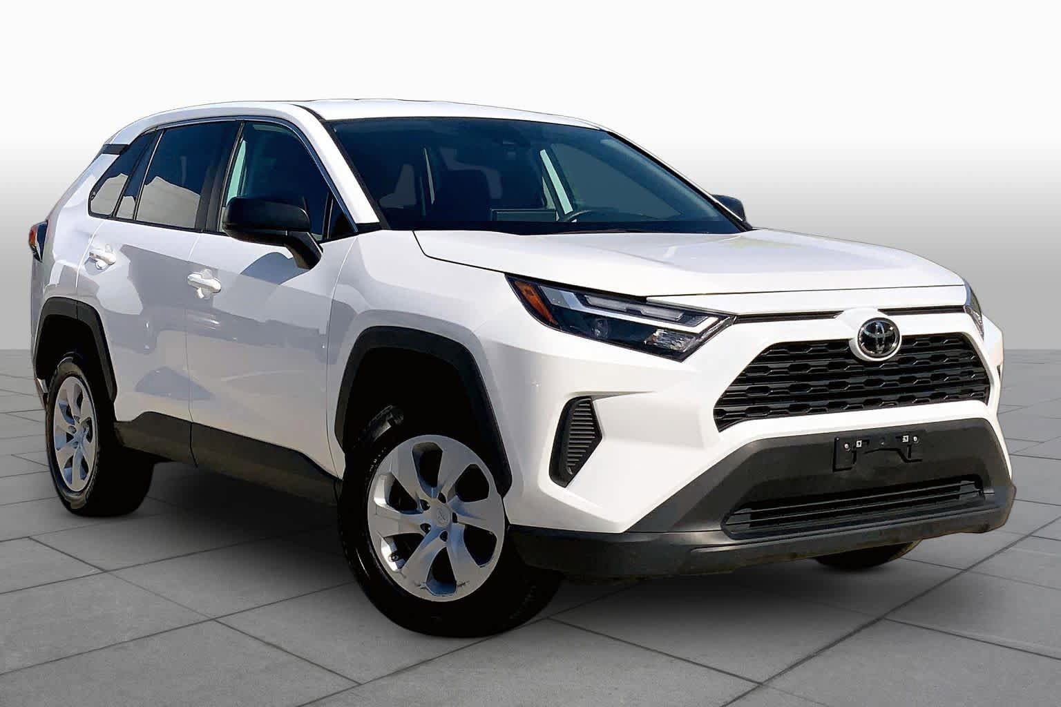 Used 2024 Toyota RAV4 LE AWD/4WD image 3