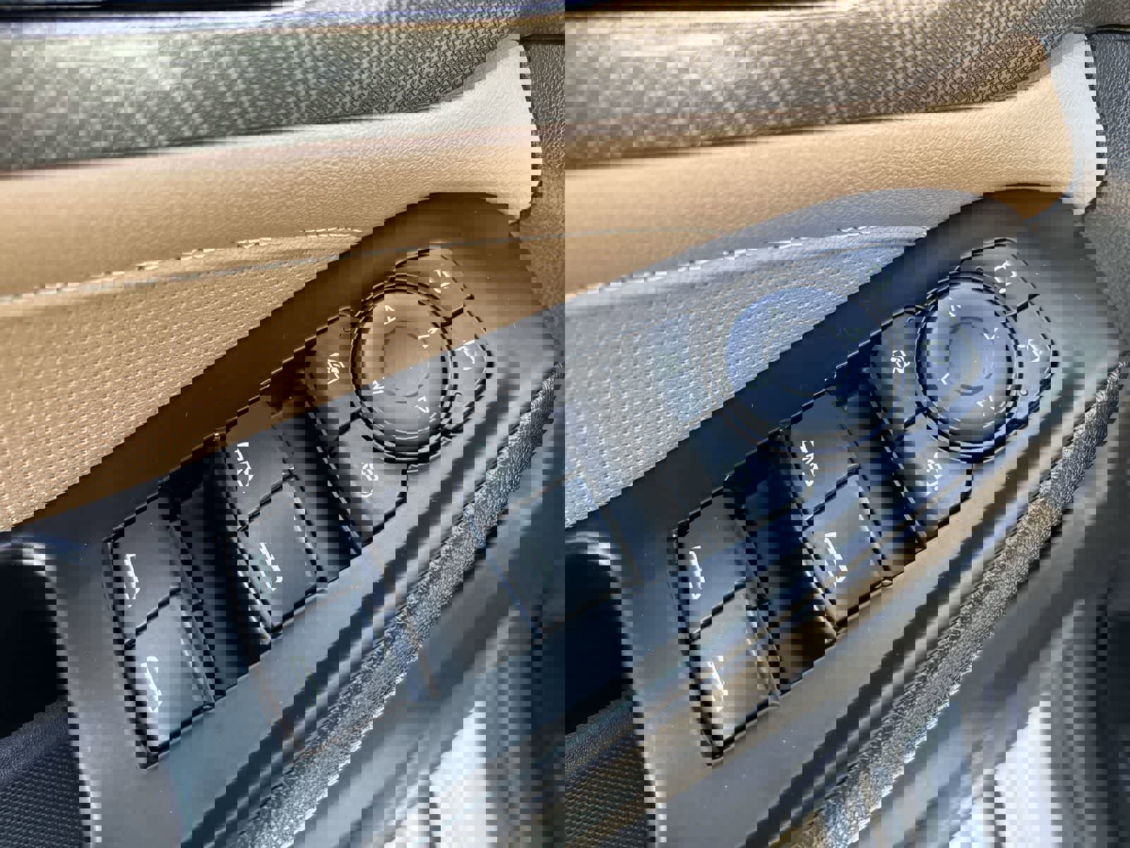 Used 2023 Chevrolet Traverse Premier image 9