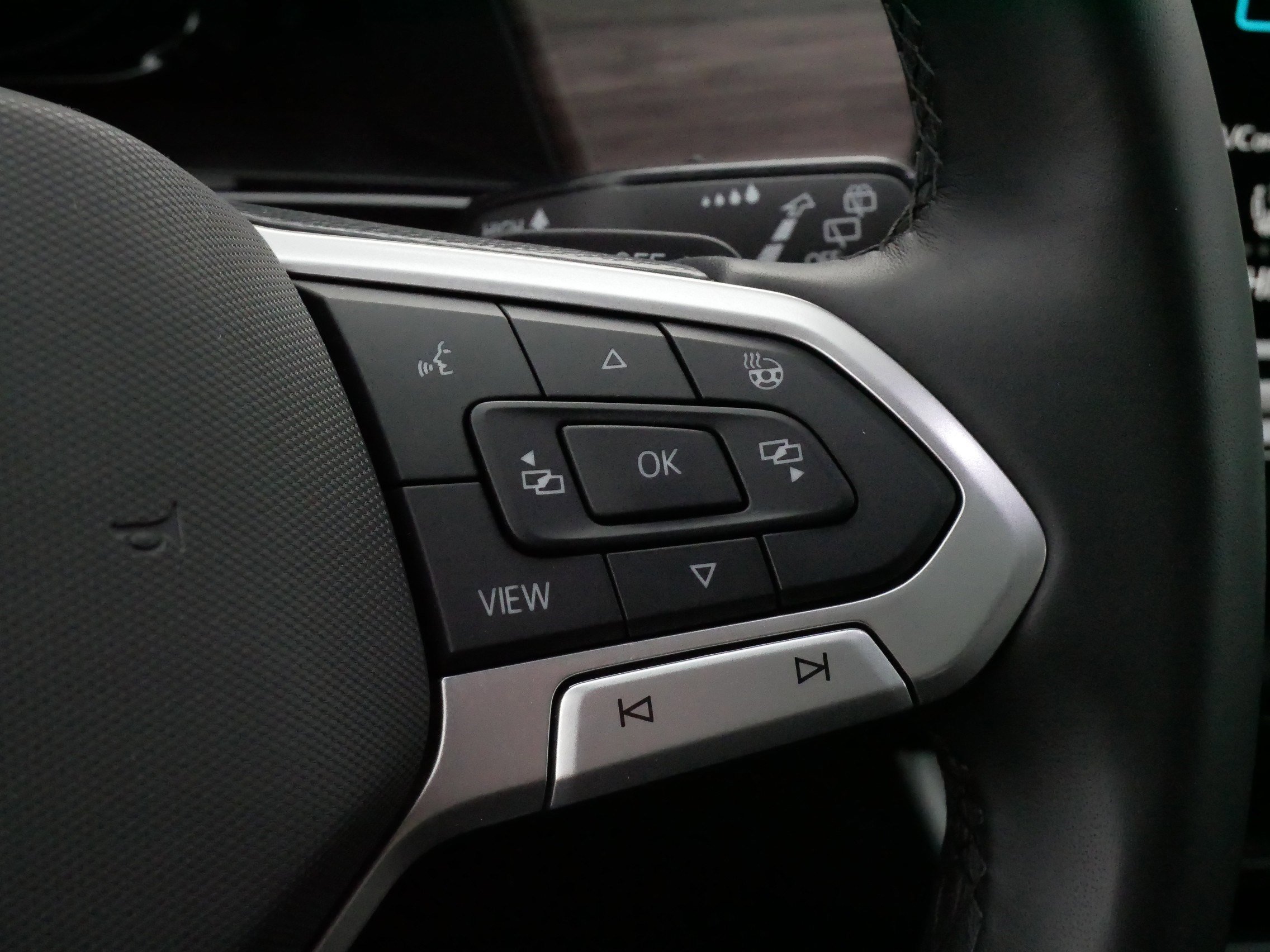 Certified 2025 Volkswagen Atlas SEL Premium R-Line AWD/4WD image 26