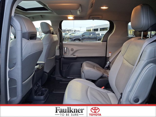 Certified 2023 Toyota Sienna Limited image 10
