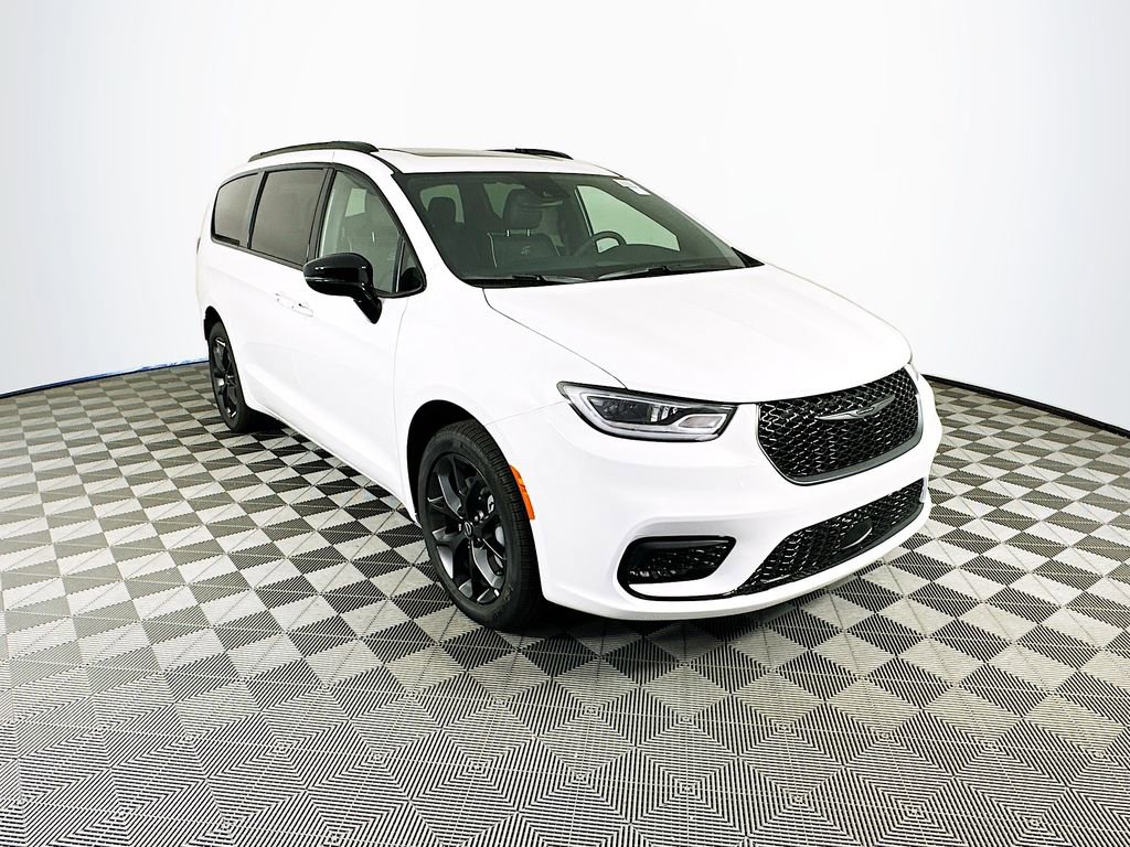 New 2026 Chrysler Pacifica Limited w/ S Appearance Package image 2