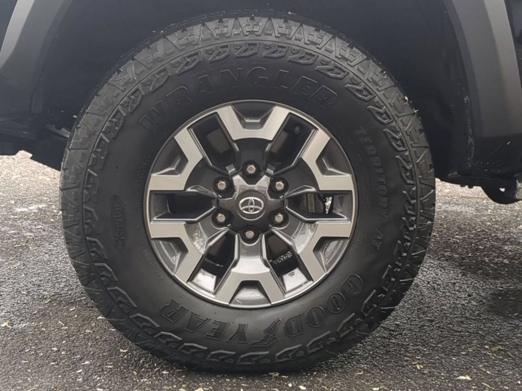 Used 2023 Toyota Tacoma TRD Off-Road AWD/4WD image 4